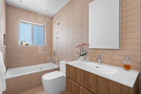 Casa en venta en Miami, Florida, 3 dormitorios, 145.02 m2 № 2007809 - foto 19