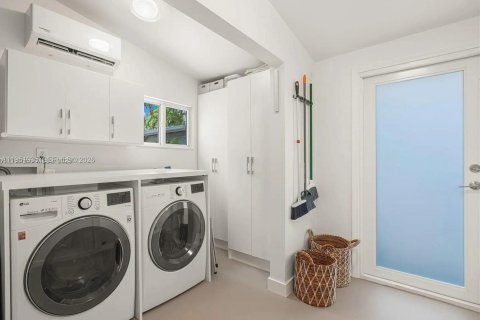 Casa en venta en Miami, Florida, 3 dormitorios, 145.02 m2 № 2007809 - foto 21