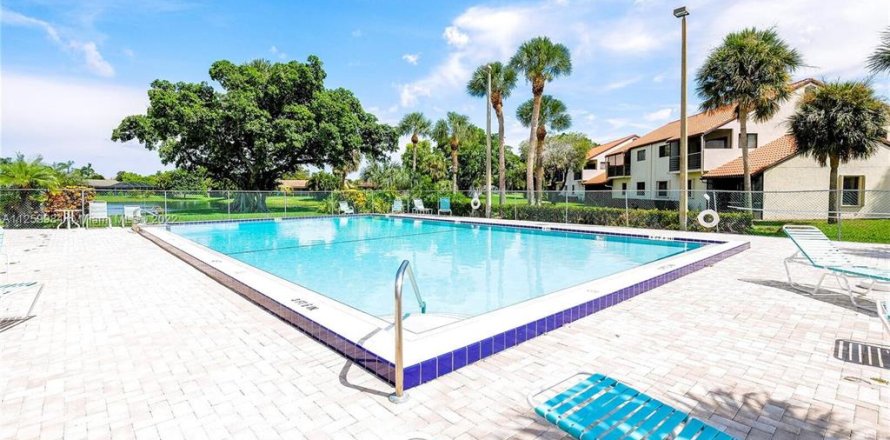Townhouse in Boynton Beach, Florida 3 bedrooms, 101.82 sq.m. № 670801