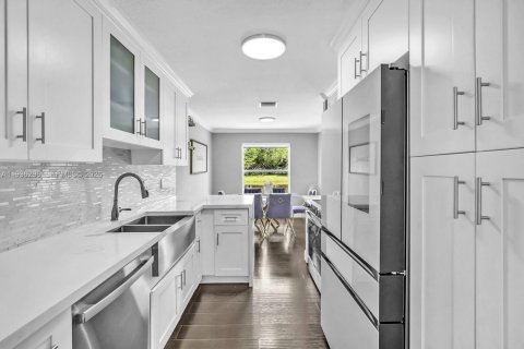 Touwnhouse à vendre à Pembroke Pines, Floride: 3 chambres, 127.09 m2 № 1997919 - photo 11