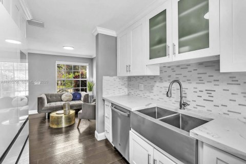 Touwnhouse à vendre à Pembroke Pines, Floride: 3 chambres, 127.09 m2 № 1997919 - photo 10