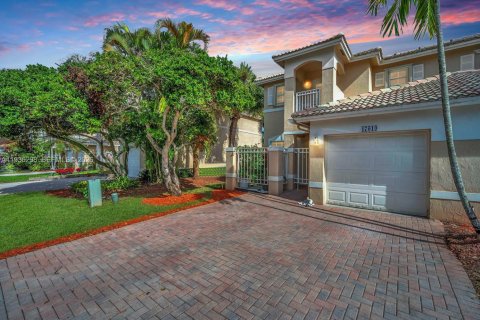 Touwnhouse à vendre à Pembroke Pines, Floride: 3 chambres, 127.09 m2 № 1997919 - photo 2