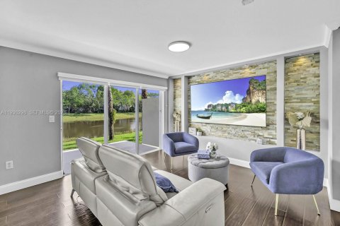 Touwnhouse à vendre à Pembroke Pines, Floride: 3 chambres, 127.09 m2 № 1997919 - photo 15