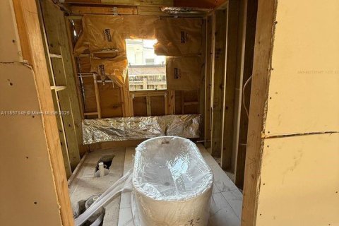 Casa en venta en Miami, Florida, 4 dormitorios, 150.32 m2 № 1882428 - foto 11