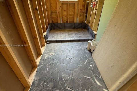Casa en venta en Miami, Florida, 4 dormitorios, 150.32 m2 № 1882428 - foto 9