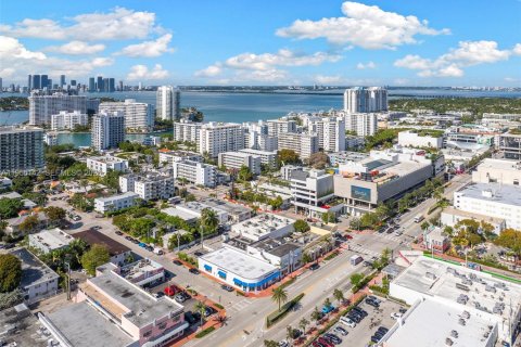 Commercial property in Miami Beach, Florida № 2009975 - photo 12