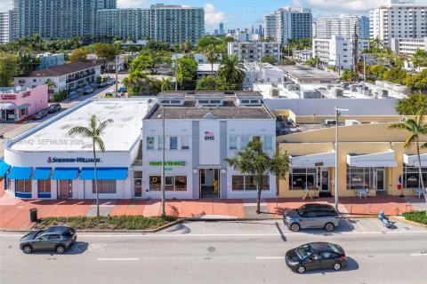 Commercial property in Miami Beach, Florida № 2009975 - photo 2