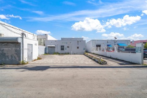 Commercial property in Miami Beach, Florida № 2009975 - photo 8