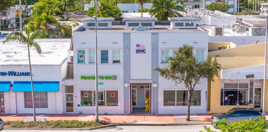 Commercial property in Miami Beach, Florida № 2009975