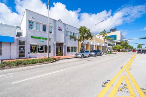 Commercial property in Miami Beach, Florida № 2009975 - photo 4