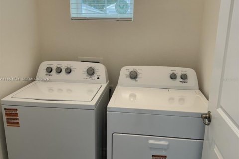 Casa en alquiler en Ocala, Florida, 3 dormitorios, 139.73 m2 № 2026321 - foto 6