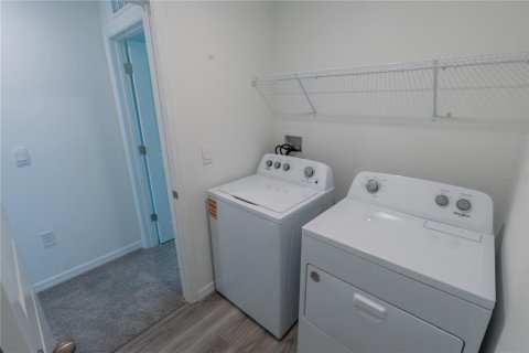 Casa en alquiler en Zephyrhills, Florida, 4 dormitorios, 214.14 m2 № 2207973 - foto 13