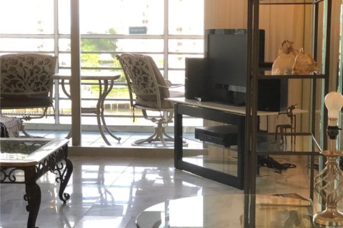 Condo in Hallandale Beach, Florida, 1 bedroom  № 1936681 - photo 24