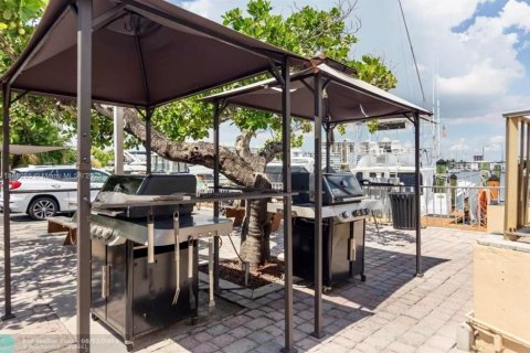 Condo in Hallandale Beach, Florida, 1 bedroom  № 1936681 - photo 9