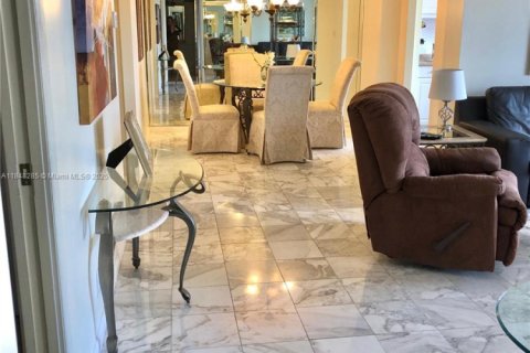 Condo in Hallandale Beach, Florida, 1 bedroom  № 1936681 - photo 15