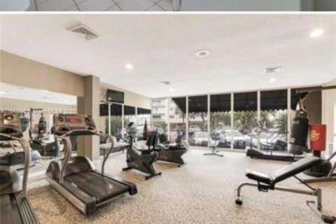 Condo in Hallandale Beach, Florida, 1 bedroom  № 1936681 - photo 8
