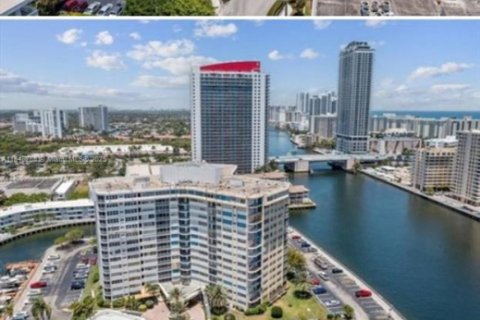 Condo in Hallandale Beach, Florida, 1 bedroom  № 1936681 - photo 4