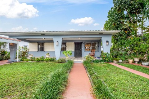 Casa en venta en Hialeah, Florida, 4 dormitorios, 184.13 m2 № 1968675 - foto 1