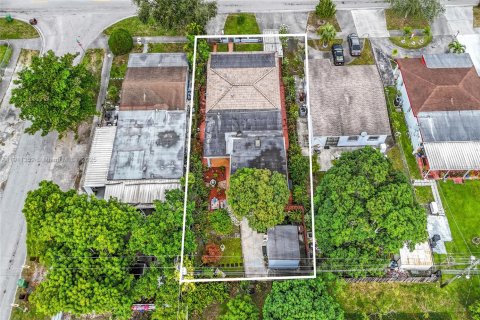 Casa en venta en Hialeah, Florida, 4 dormitorios, 184.13 m2 № 1968675 - foto 21