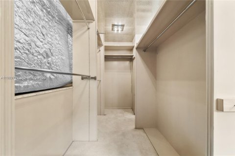 Снять в аренду кондоминиум в Майами, Флорида 3 спальни, 299.61м2, № 2082827 - фото 24