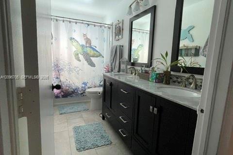 House in Pembroke Pines, Florida 4 bedrooms, 228.54 sq.m. № 2399669 - photo 22