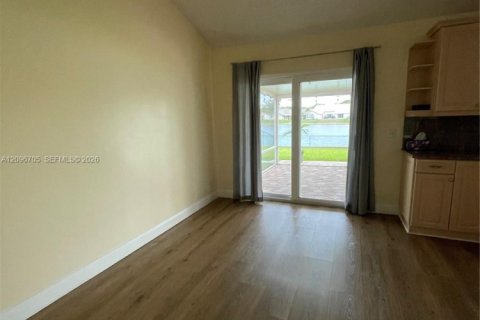 House in Pembroke Pines, Florida 4 bedrooms, 228.54 sq.m. № 2399669 - photo 16