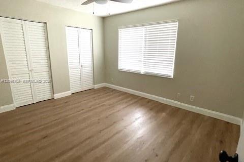 House in Pembroke Pines, Florida 4 bedrooms, 228.54 sq.m. № 2399669 - photo 23