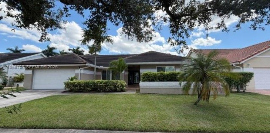 House in Pembroke Pines, Florida 4 bedrooms, 228.54 sq.m. № 2399669