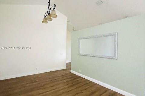 House in Pembroke Pines, Florida 4 bedrooms, 228.54 sq.m. № 2399669 - photo 11