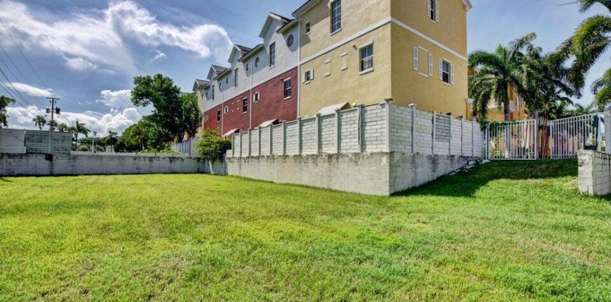 Townhouse in Lighthouse Point, Florida 3 bedrooms, 193.33 sq.m. № 1121054