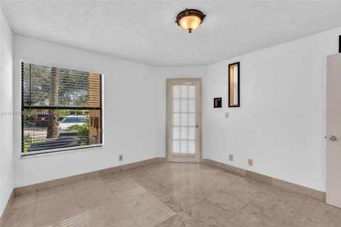 Condo in Davie, Florida, 1 bedroom  № 1938812 - photo 25
