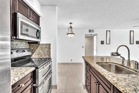 Condo in Davie, Florida, 1 bedroom  № 1938812 - photo 11