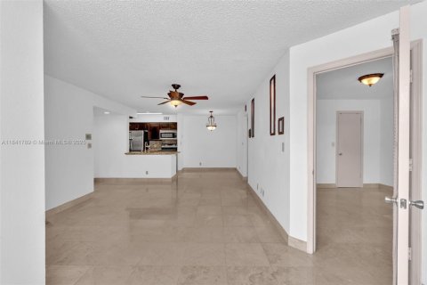 Condo in Davie, Florida, 1 bedroom  № 1938812 - photo 19