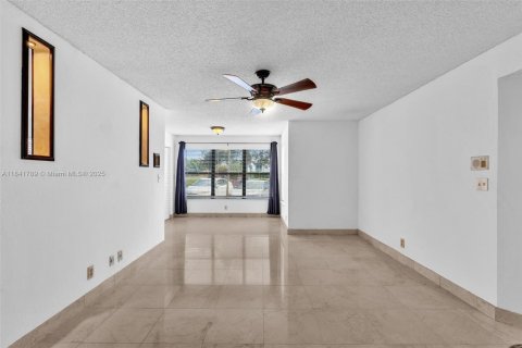 Condo in Davie, Florida, 1 bedroom  № 1938812 - photo 13