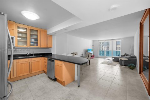 Condominio en alquiler en Miami Beach, Florida, 1 dormitorio, 83.61 m2 № 1953606 - foto 2