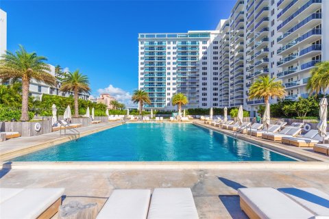 Condominio en alquiler en Miami Beach, Florida, 1 dormitorio, 83.61 m2 № 1953606 - foto 17