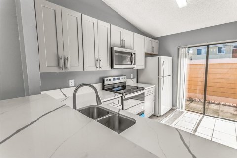 Casa en venta en Kissimmee, Florida, 3 dormitorios, 99.41 m2 № 2314200 - foto 3