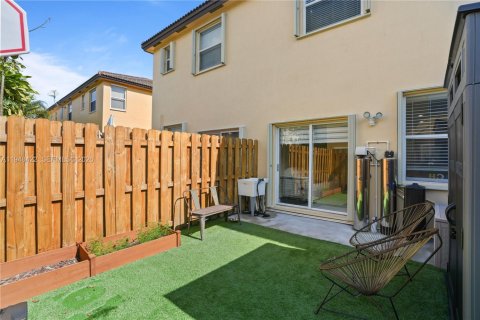 Townhouse in Cutler Bay, Florida 2 bedrooms, 135.45 sq.m. № 2004485 - photo 25