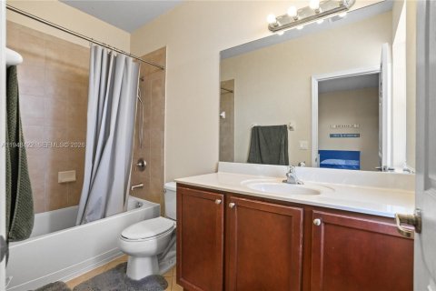 Townhouse in Cutler Bay, Florida 2 bedrooms, 135.45 sq.m. № 2004485 - photo 21