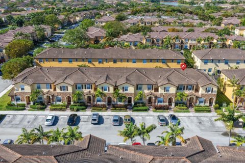 Townhouse in Cutler Bay, Florida 2 bedrooms, 135.45 sq.m. № 2004485 - photo 27