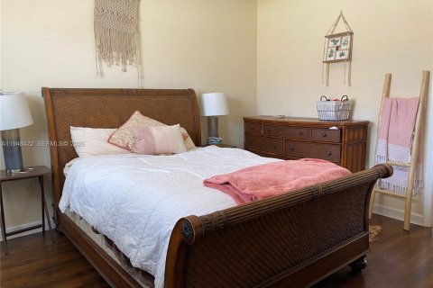 Townhouse in Cutler Bay, Florida 2 bedrooms, 135.45 sq.m. № 2004485 - photo 6