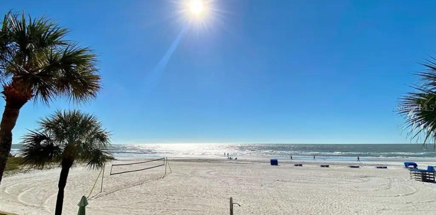 Condo à Indian Shores, Floride, 3 chambres  № 2405418