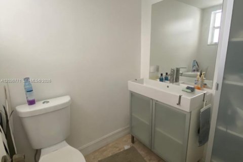Снять в аренду кондоминиум в Майами, Флорида 2 спальни, 100.43м2, № 2085060 - фото 2