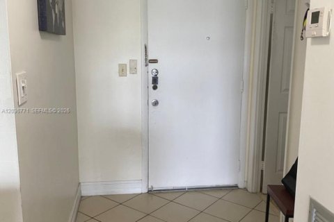 Снять в аренду кондоминиум в Майами, Флорида 2 спальни, 100.43м2, № 2085060 - фото 3