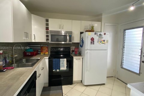 Снять в аренду кондоминиум в Майами, Флорида 2 спальни, 100.43м2, № 2085060 - фото 19