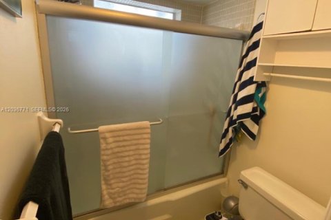 Снять в аренду кондоминиум в Майами, Флорида 2 спальни, 100.43м2, № 2085060 - фото 9