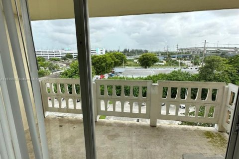 Copropriété à vendre à Miami, Floride: 1 chambre, 78.04 m2 № 1934430 - photo 7