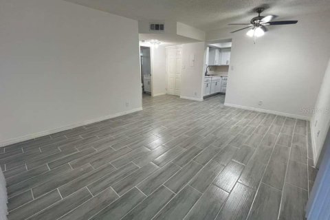 Apartment in Port Charlotte, Florida 2 bedrooms, 77.85 sq.m. № 2108457 - photo 5