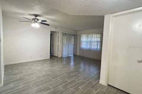 Apartment in Port Charlotte, Florida 2 bedrooms, 77.85 sq.m. № 2108457 - photo 3