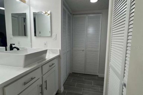 Apartment in Port Charlotte, Florida 2 bedrooms, 77.85 sq.m. № 2108457 - photo 7